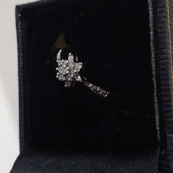 10K YELLOW/ WHITE GOLD CLUSTER DIAMIND RING NEW